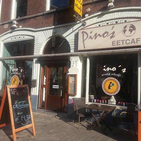 Pinos Eetcafe Bed and Breakfast Tilburg Esterno foto