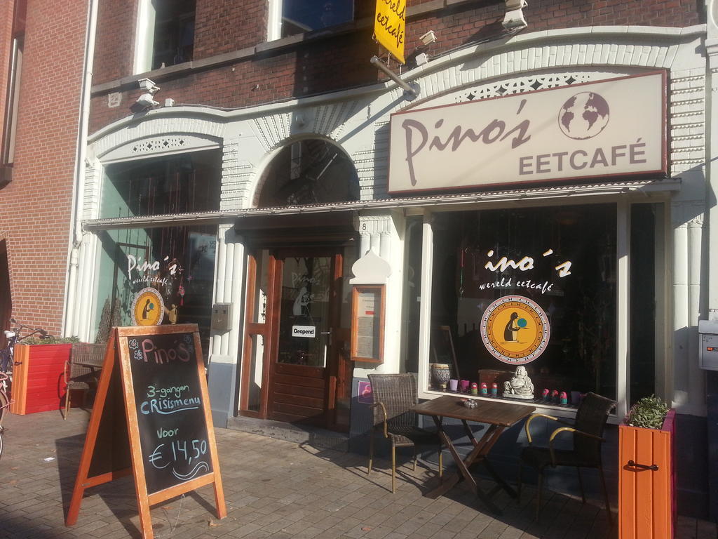 Pinos Eetcafe Bed and Breakfast Tilburg Esterno foto